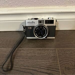 Vintage Minolta Hi-Matic E Rangefinder 35mm Film Camera 40mm F1.7 Japan